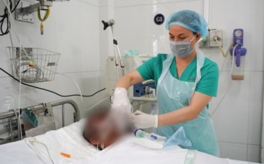 Vụ tạt axit làm 8 người thương vong ở quận 7: 1 người suy hô hấp, tiên lượng dè dặt