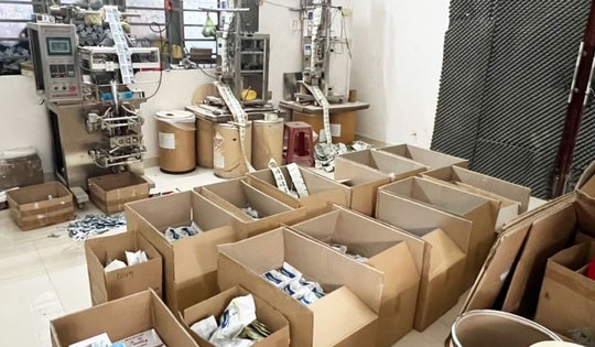 Lợi dụng 'nhà không số', tiểu thương sản xuất hàng ngàn bao thuốc bảo vệ thực vật giả nhãn hiệu