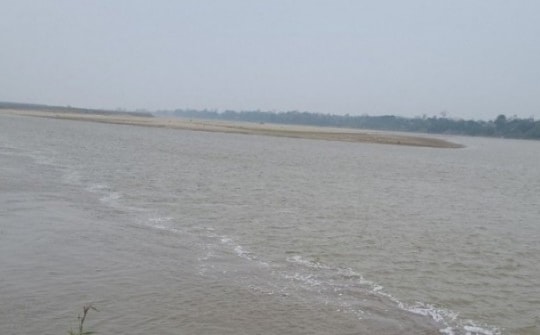 Tìm kiếm 1 nữ sinh lớp 10 ở Phú Thọ nhảy xuống sông Hồng