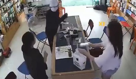 Kẻ dùng vật giống súng cướp điện thoại đã bị bắt