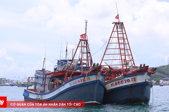 Vùng Cảnh sát biển 4 bắt giữ 2 tàu vận chuyển khoảng 30.000 lít dầu không rõ nguồn gốc