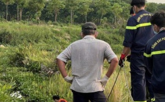 Thanh niên chết dưới hồ nước trong Đại học Quốc gia, trên lưng mang cục đá