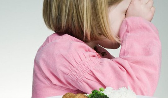 Chế độ ăn cho trẻ tự kỷ cần chú ý gì?