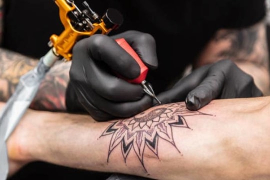 Mối liên hệ giữa hình xăm và ung thư máu