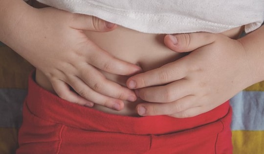 Dấu hiệu viêm ruột thừa cấp ở trẻ, cha mẹ cần cảnh giác