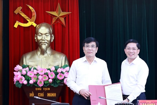 Tiếp nhận, bổ nhiệm Phó Chánh Văn phòng UBND tỉnh giữ chức Phó Vụ trưởng, Ban Nội chính Trung ương