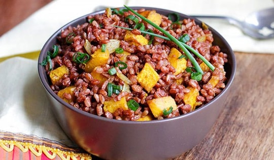 Người bệnh tiểu đường ăn gạo lứt cần lưu ý điều này để ổn định đường huyết