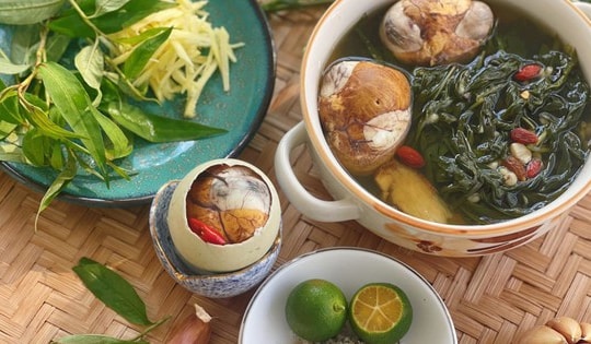 Bí quyết giúp món trứng vịt lộn hầm ngải cứu thành 'đặc sản Hạ Long'