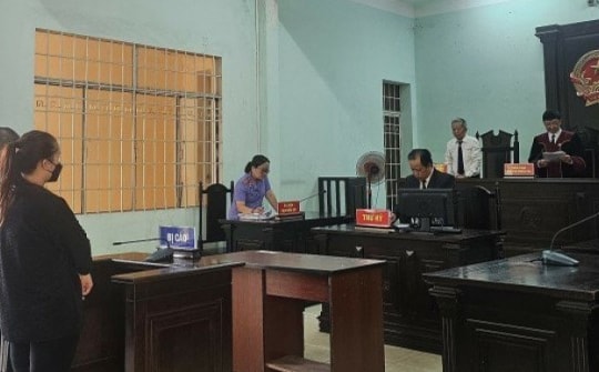 Cặp tình nhân ép bé 3 tuổi hút ma túy lĩnh án