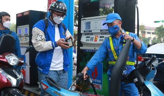 Từ 15h hôm nay, giá xăng dầu giảm gần 700 đồng/lít, chỉ 2 mặt hàng dầu tăng giá