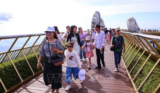 Cả nước đang bước vào mùa cao điểm du lịch hè