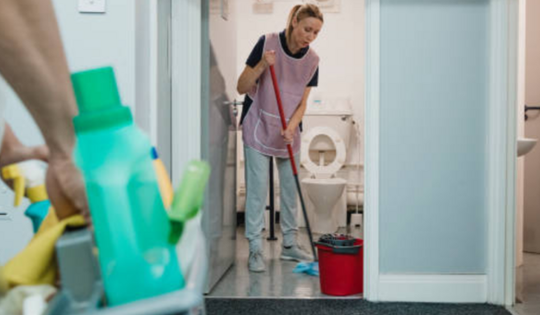 Vì sao nhà vệ sinh thường bốc mùi vào mùa mưa?