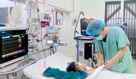 Bé 9 tuổi ở Quảng Bịnh bị viêm cơ tim tối cấp, may mắn được cứu sống