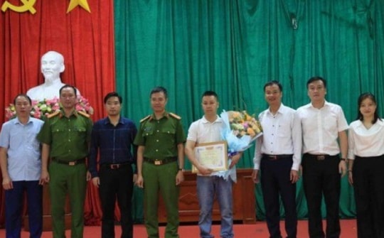 Vinh danh “người hùng” lao vào đám cháy cứu 2 cô gái trẻ