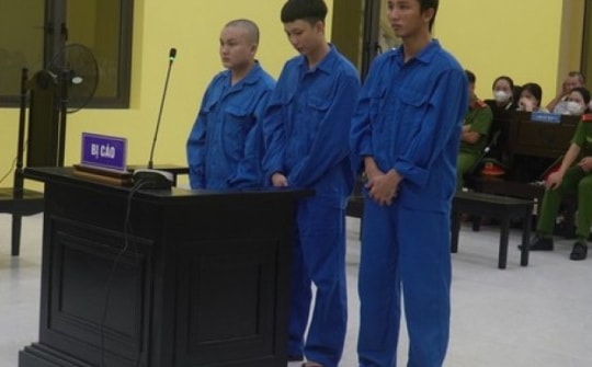 Giết người yêu cũ của bạn gái sau khi nhắn tin "cà khịa" qua lại