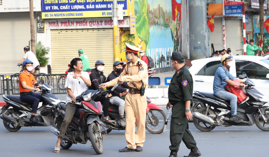 Hà Nội xử lý 928 trường hợp vi phạm Luật Giao thông trong 1 ngày