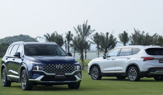 Giá lăn bánh Hyundai Santa Fe mới nhất cực hấp dẫn, Ford Everest và Toyota Fortuner vấp phải cạnh tranh lớn