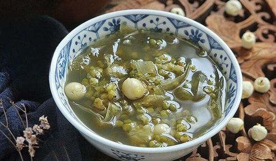 Mùa hè nóng bức làm ngay món chè giải nhiệt ăn cực đã, không chỉ hạ hỏa mà còn nuôi dưỡng làn da trắng sáng