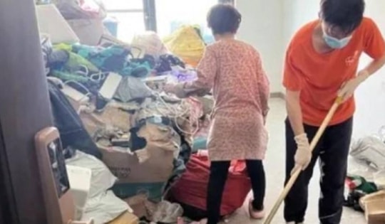 Bà lão hết tiền phải ăn cháo trong khi đồ mua sắm online chất tận nóc nhà