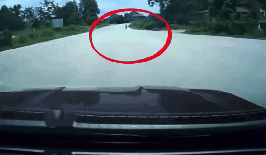 Video: Khoảnh khắc 3 xe máy va chạm liên hoàn khiến nhiều người bị thương