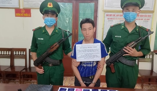 Bắt đối tượng người nước ngoài vận chuyển 6000 viên ma tuý tổng hợp