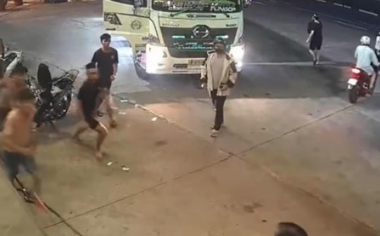 Hỗn chiến ở cây xăng