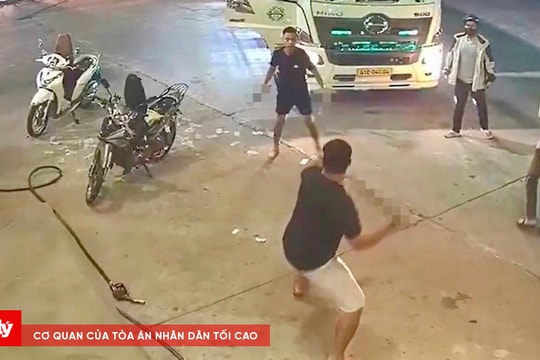 Dùng hung khí tấn công nhân viên trạm xăng