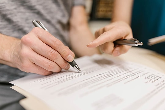 Có được ủy quyền làm thủ tục bồi thường bảo hiểm xe cơ giới?