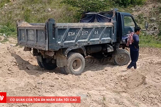 Bắt quả tang 2 đối tượng khai thác khoáng sản trái phép