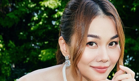 Giữa tin đồn bầu bí, Thanh Hằng diện váy giấu vòng 2