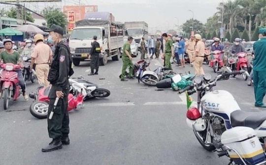 Thêm 1 nạn nhân tử vong trong vụ xe ô tô khách tông hàng loạt xe máy ở Long An
