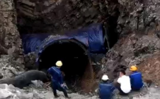 Nam công nhân nghi mất tích dưới 'hố tử thần'