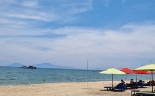 Du khách nước ngoài tắm biển đột quỵ tử vong ở Quảng Nam