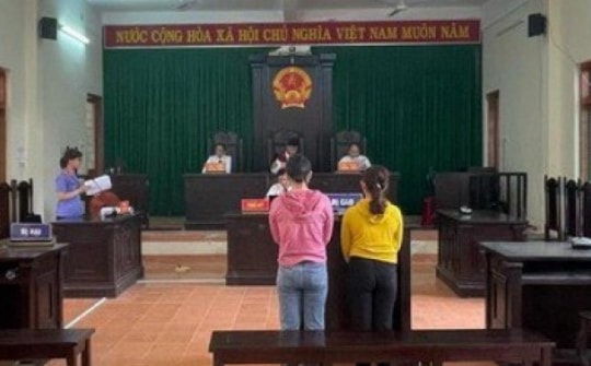 Giao xe máy cho con chưa đủ 16 tuổi đi "săn mây", 2 người mẹ lĩnh án