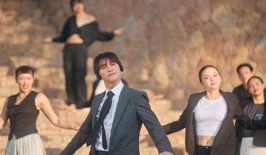 Sơn Tùng 'lên hương' trong MV mới nhờ thay đổi phong cách thời trang