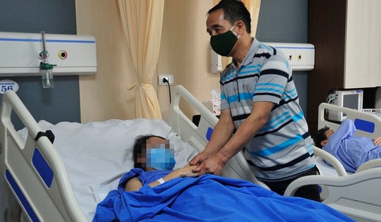 Tín hiệu tích cực từ nữ bác sĩ bị tấm kính đổ vào người tại The Coffee House