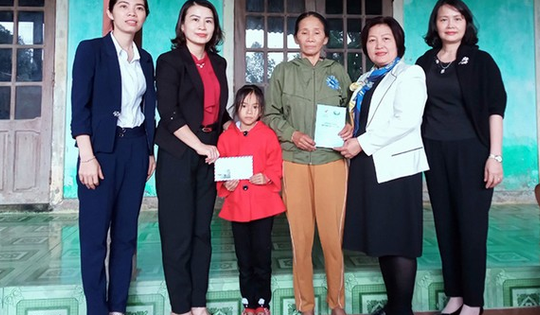 'Mẹ đỡ đầu' đồng hành cùng hàng ngàn trẻ mồ côi