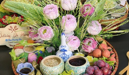 Mê mẩn với loạt mâm cúng tết Đoan ngọ đẹp như tranh của ‘đầu bếp gia’ Hà thành