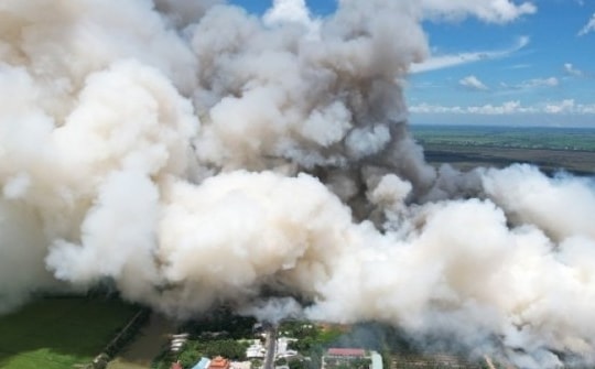 Vườn quốc gia Tràm Chim cháy ngùn ngụt