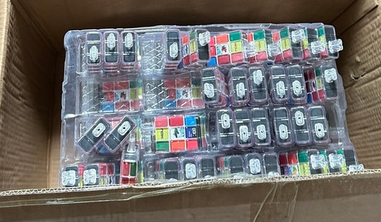 Phát hiện kho hàng thuốc lá điện tử 'khủng' nhập lậu