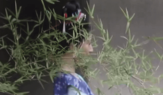 Sốc với nhan sắc xuống cấp của đệ nhất mỹ nhân màn ảnh, mặt sưng vù còn diện đồ như bà thím