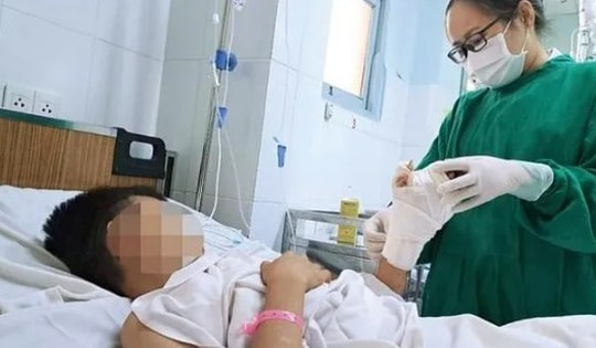 Chơi thả diều khi nghỉ hè, bé trai 13 tuổi ở Đắk Lắk phải nhập viện gấp vì bị điện giật