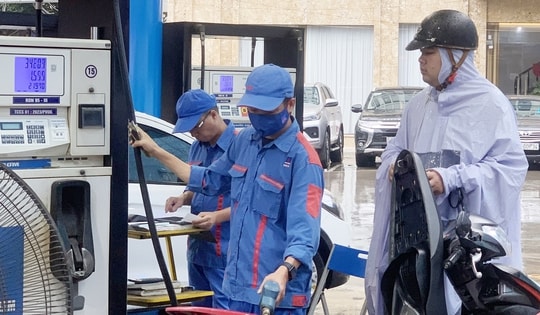 Giá xăng trong nước ngày mai có thể bật tăng trở lại sau 2 lần giảm