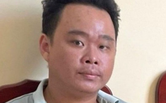 Đâm hai người hàng xóm thương vong rồi về nhà chờ công an bắt