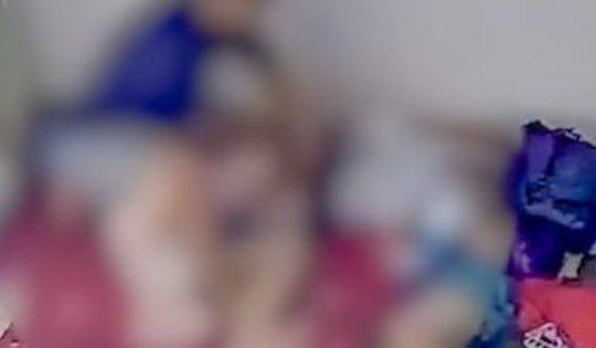 Phẫn nộ gã đàn ông đánh vợ dã man trước mặt con nhỏ ở Hà Giang