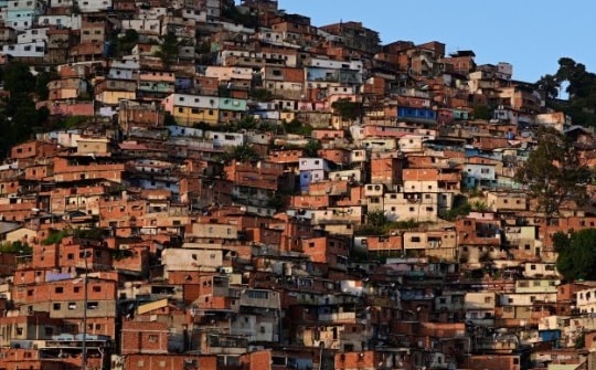 Quốc gia có trữ lượng "vàng đen" gấp 68 lần Việt Nam, từng giàu có, nay chìm trong nghèo khổ