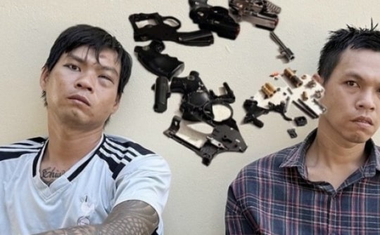 Bắt 2 anh em ruột có lệnh truy nã đặc biệt nguy hiểm cùng 4 khẩu súng