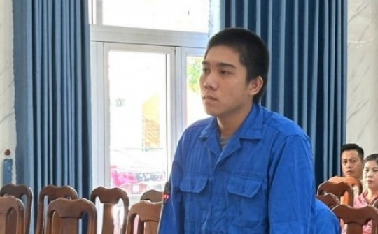 Giật túi xách xong thấy sai trái, tên cướp đến công an đầu thú