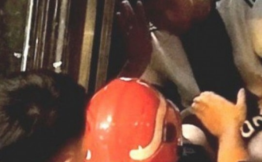 Cứu 5 người mắc kẹt trong thang máy ở quán internet