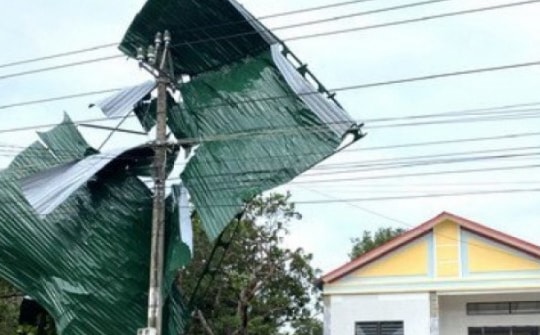 Mưa lớn kèm giông lốc gây nhiều thiệt hại ở Gia Lai